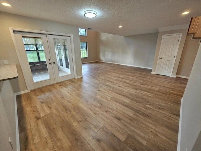 Building Photo - 6539 Brentwood Dr.