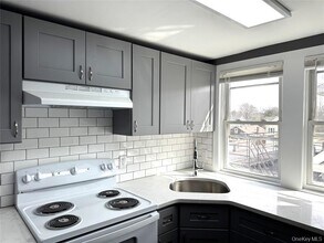 Building Photo - 23 Collegeview Ave