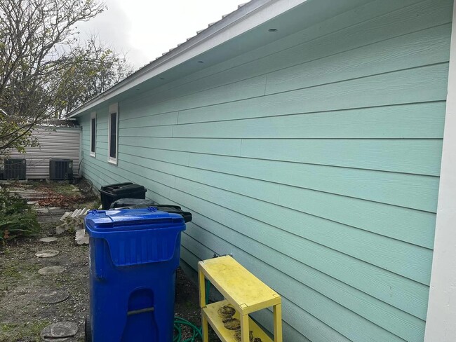 Building Photo - 224 Vista Grande Dr