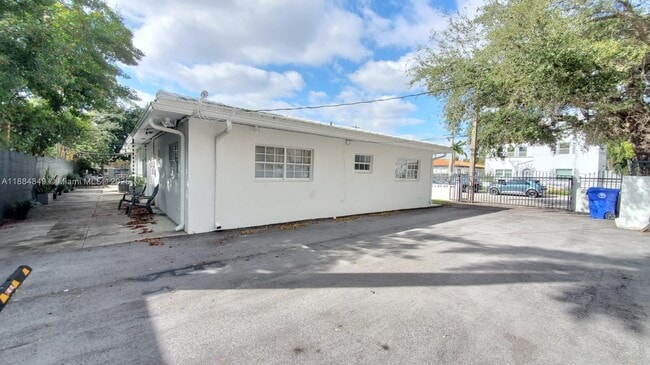 Building Photo - 510 NE 66th St