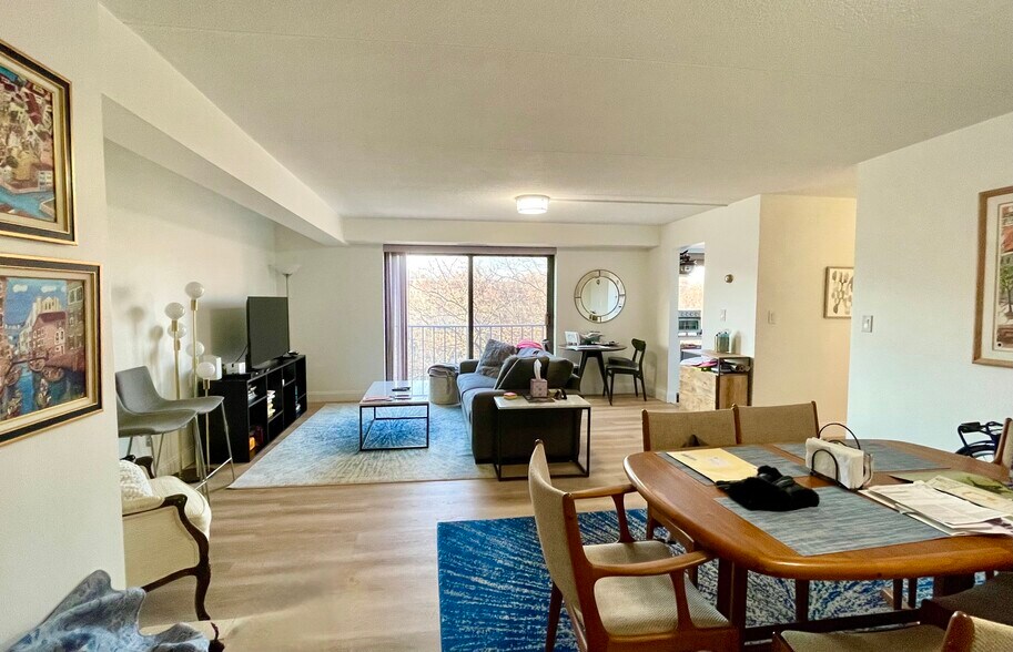 Large living room - 1243 Beacon St