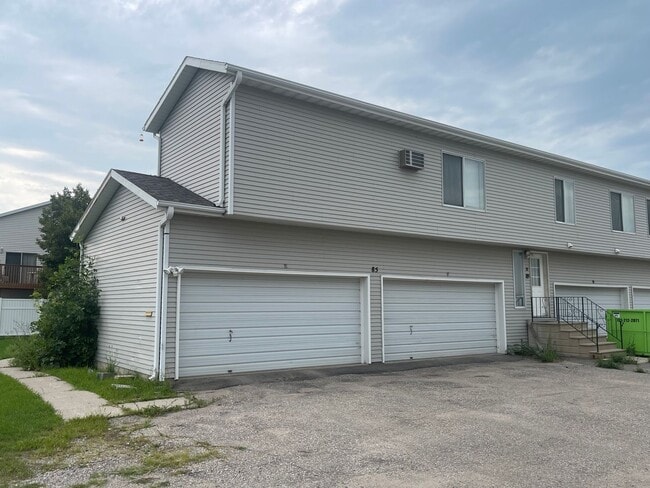 Building Photo - Spacious 3 bed, 1 bath West Fargo!
