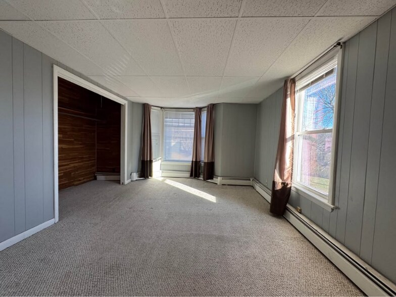 Building Photo - 16 Mentor St