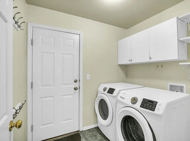 Building Photo - 709 Indigo Dr