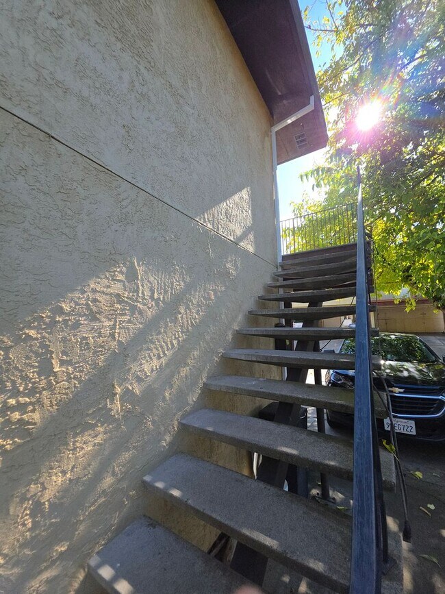 Building Photo - Welcome home to this beautifully updated 2-bedroom, 1-bath upstairs condo in a peaceful Auburn ne...