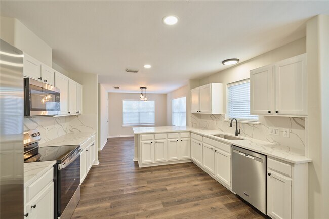Building Photo - 3501 Buckingham Ln