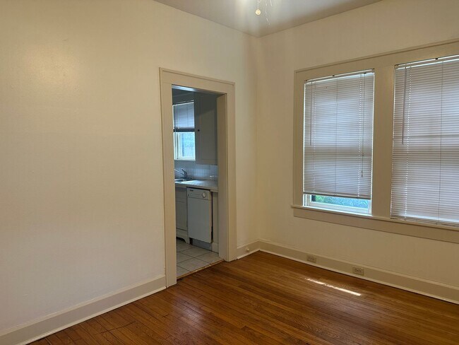 Building Photo - 707 Graham Pl