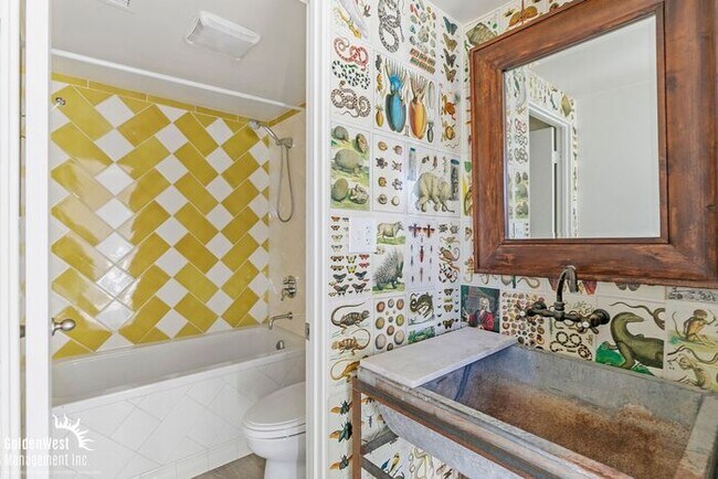 Building Photo - Stylish 1Bdm 2Ba Loft in Uptown Phoenix with Private Yard!