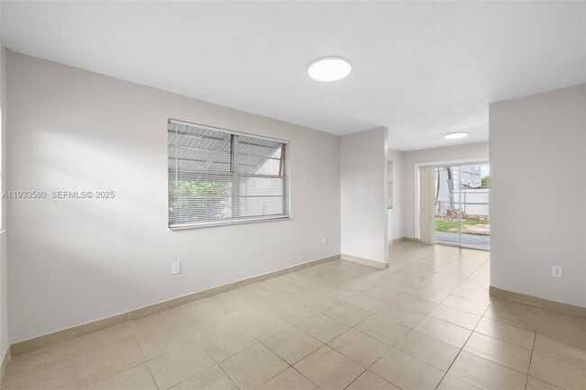 Building Photo - 85 W 24th St