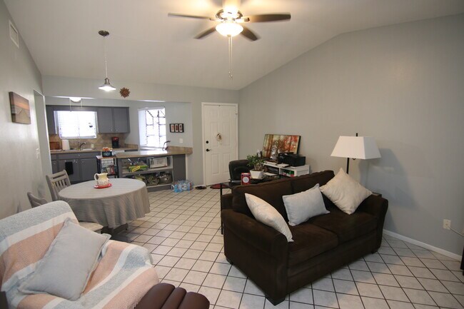 Building Photo - 1819 Foxhall Cir