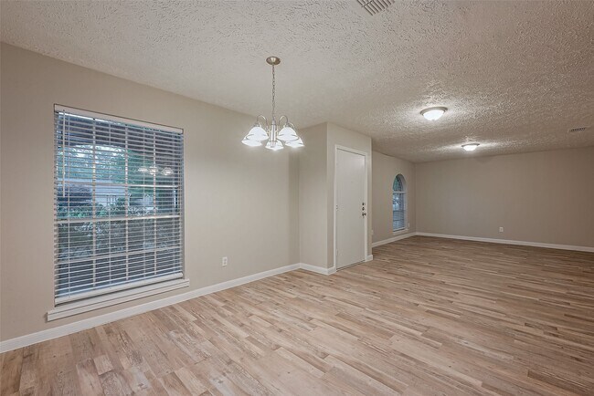 Building Photo - 3214 Three Pines Dr