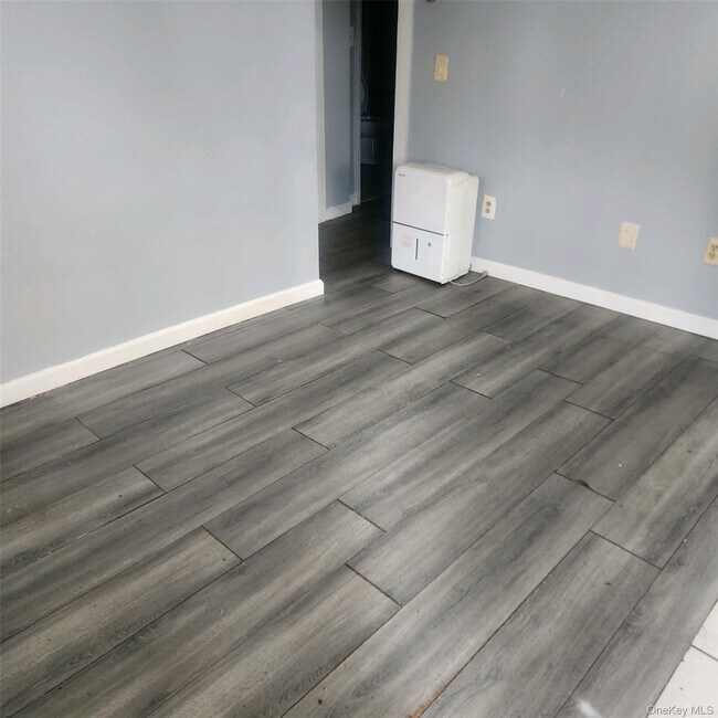 Primary Photo - 5 Hadden Pl