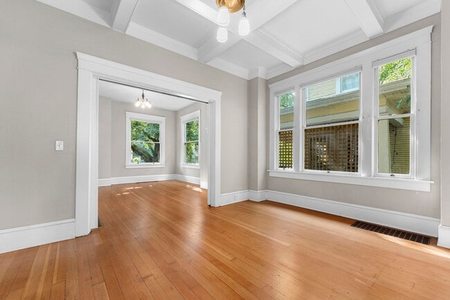 Building Photo - NENO1 - 1549-1601 SE 32nd Place