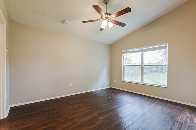 Building Photo - 1025 Henson Ct