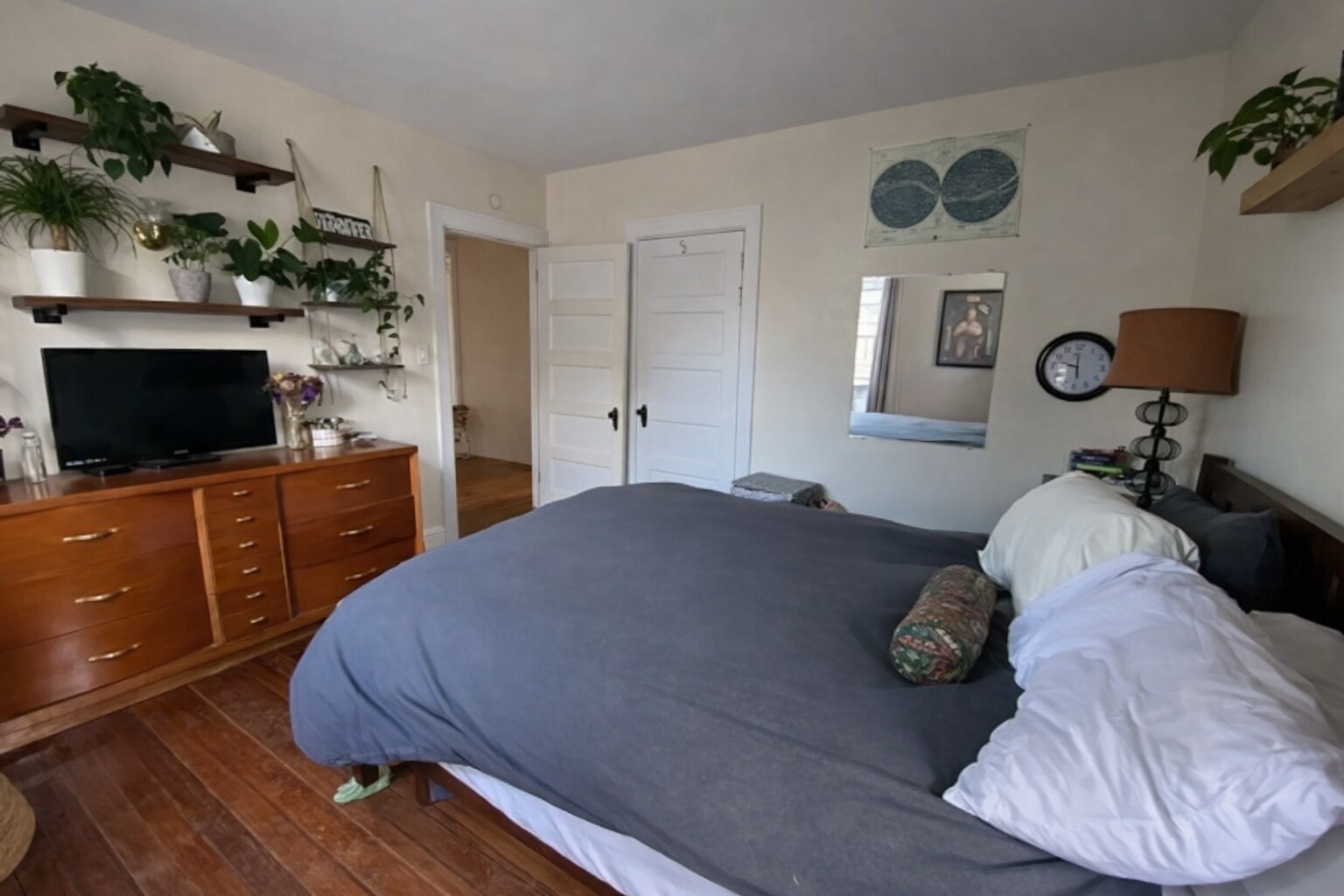 Building Photo - 215 Center St