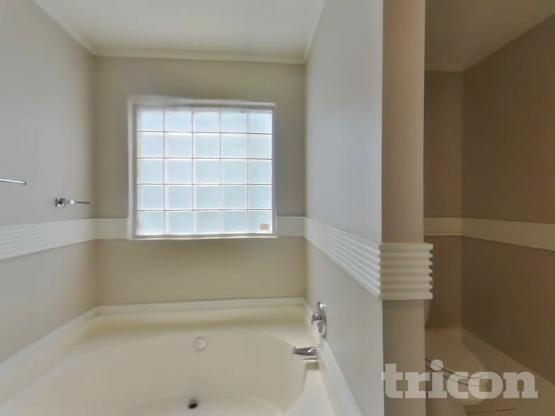 Building Photo - 636 Sadler Glen Dr