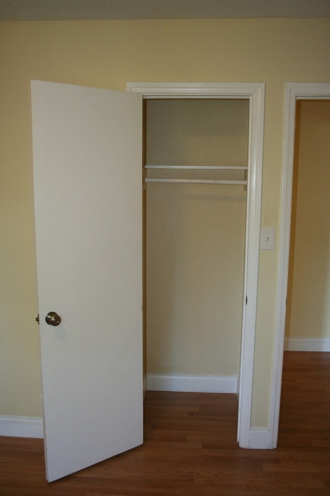 Building Photo - 115 Florence St