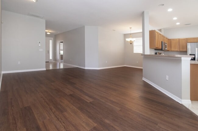 Building Photo - 4 bedroom 3 Bath Pool home in Lakewood Ran...