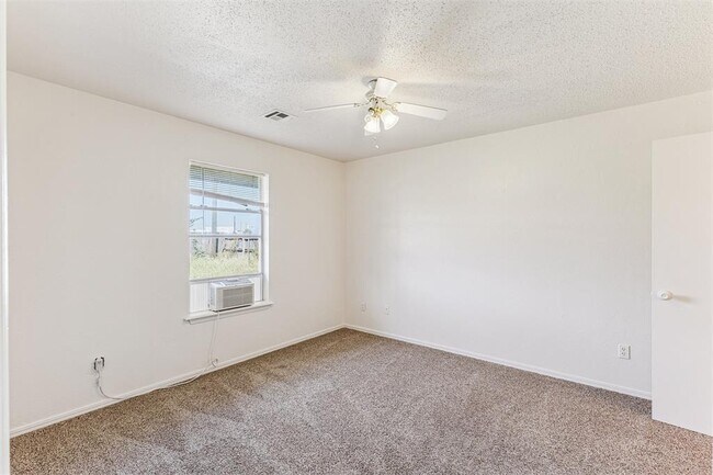 Building Photo - 1405 SW 77th Terrace