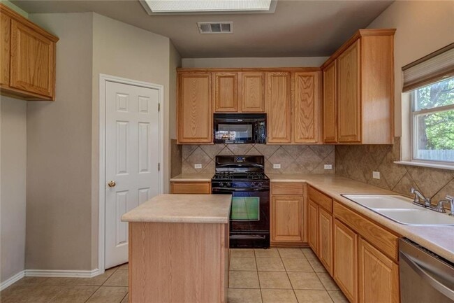 Building Photo - 10816 Pall Mall Dr