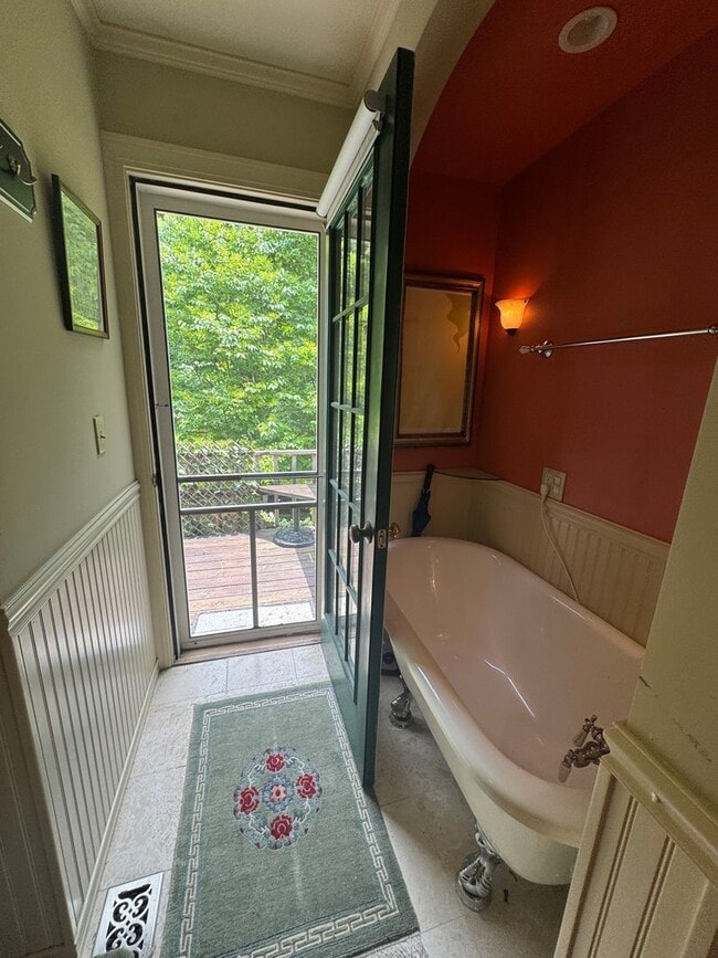 Building Photo - Beautifully Furnished Three Bedroom Home