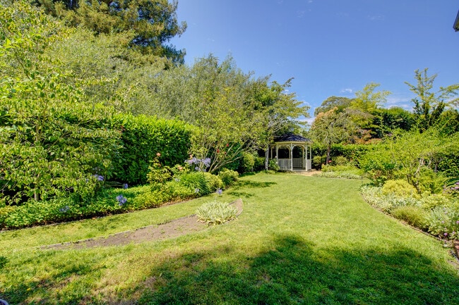 Building Photo - 15 Niven Way