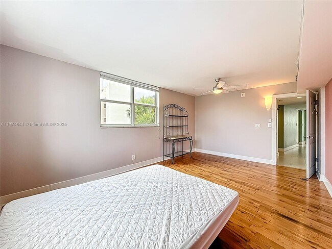 Building Photo - 401 N Riverside Dr