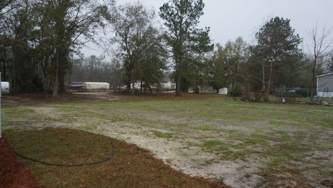 Building Photo - 3 Bedroom mobile home in the County