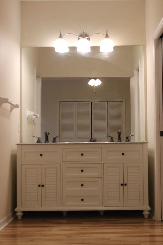 Building Photo - 4 Bedroom/2 Bath/2 Car Garage