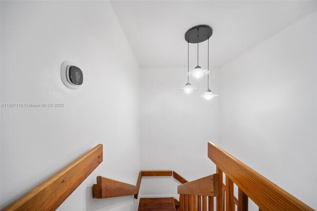 Building Photo - 9883 SW 118th Pl
