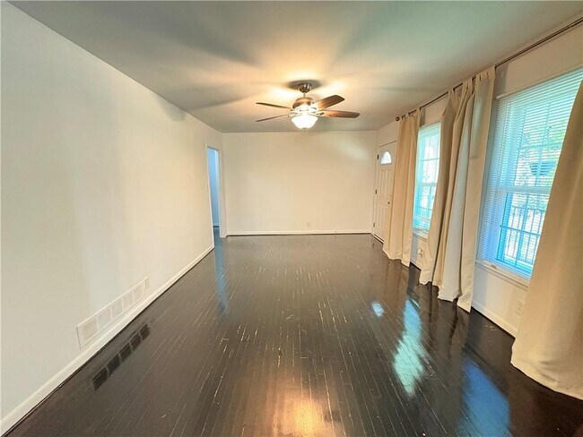 Building Photo - 850 James St NW