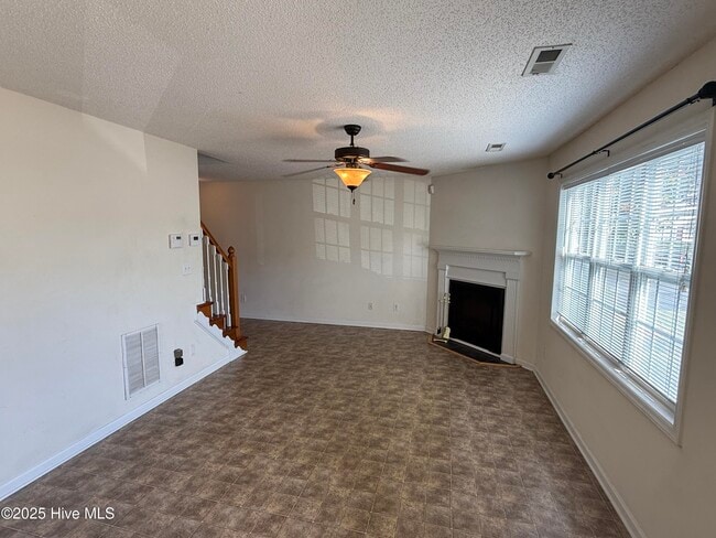 Building Photo - 4033 Cobblestone Dr