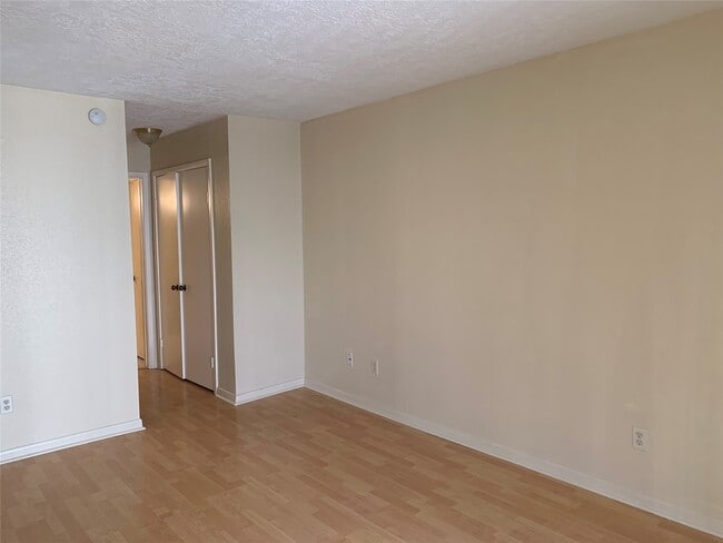 Building Photo - 10075 Westpark Dr