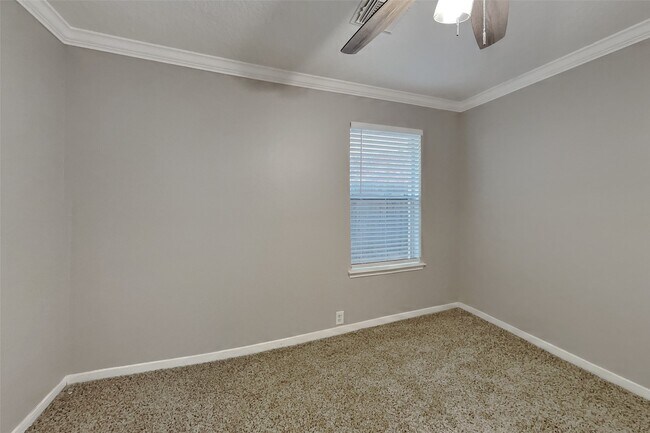 Building Photo - 19307 Royal Isle Dr