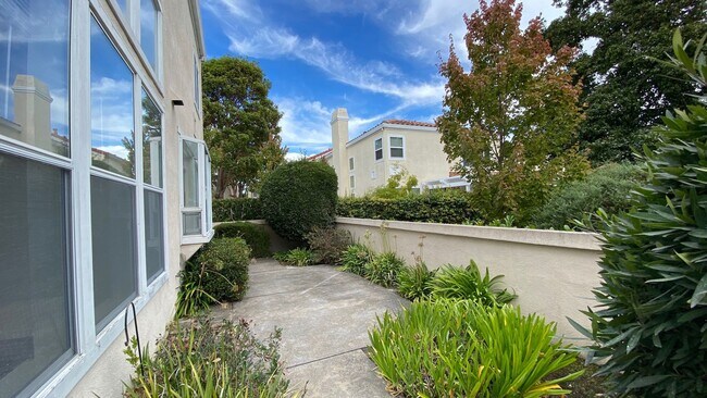 Building Photo - 115 Keil Bay