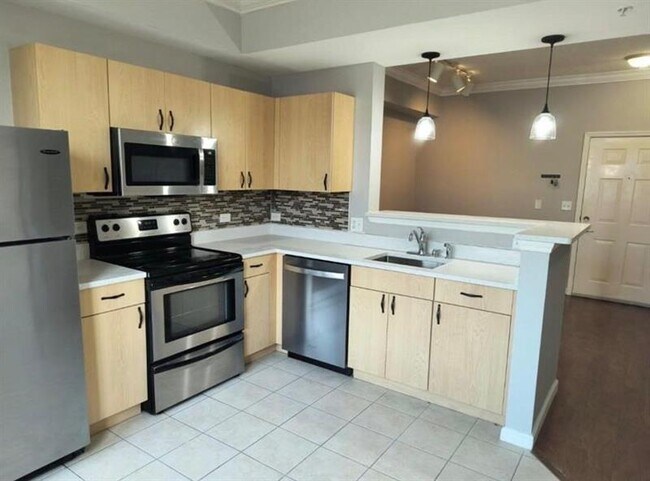 Building Photo - 533 NE 3rd Ave