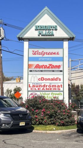 Building Photo - 1209 Summit Ave