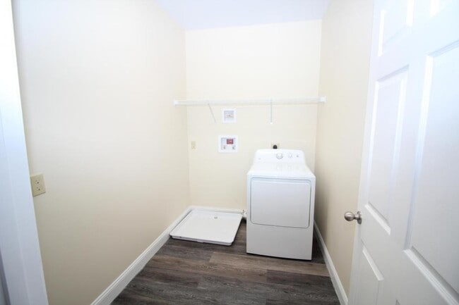 Building Photo - 1665 Kenton Rd