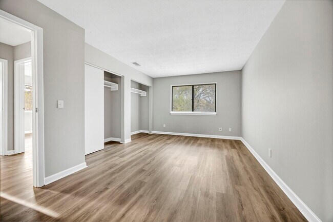 Building Photo - 109 Menlo Dr