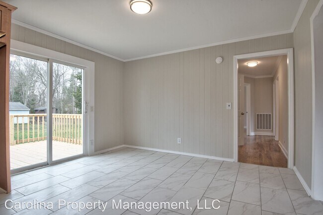 Building Photo - 3 br, 1.5 bath House - 2535 Hickory Grove Rd