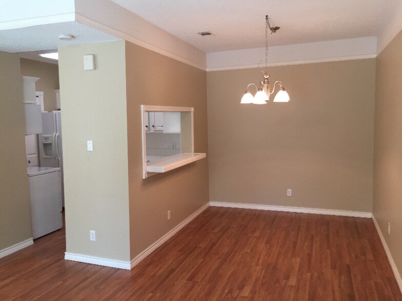 Building Photo - 14400 Montfort Dr