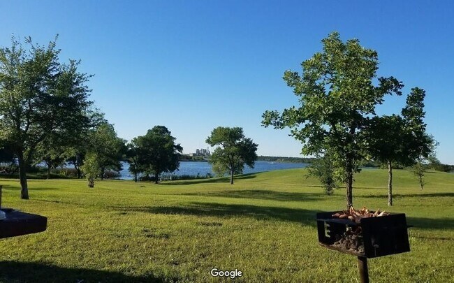Building Photo - 8404 Riverstone Dr