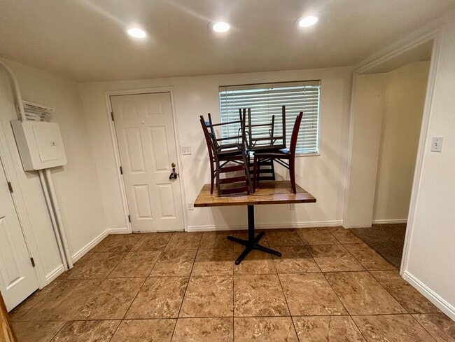 Building Photo - 1643 S State St