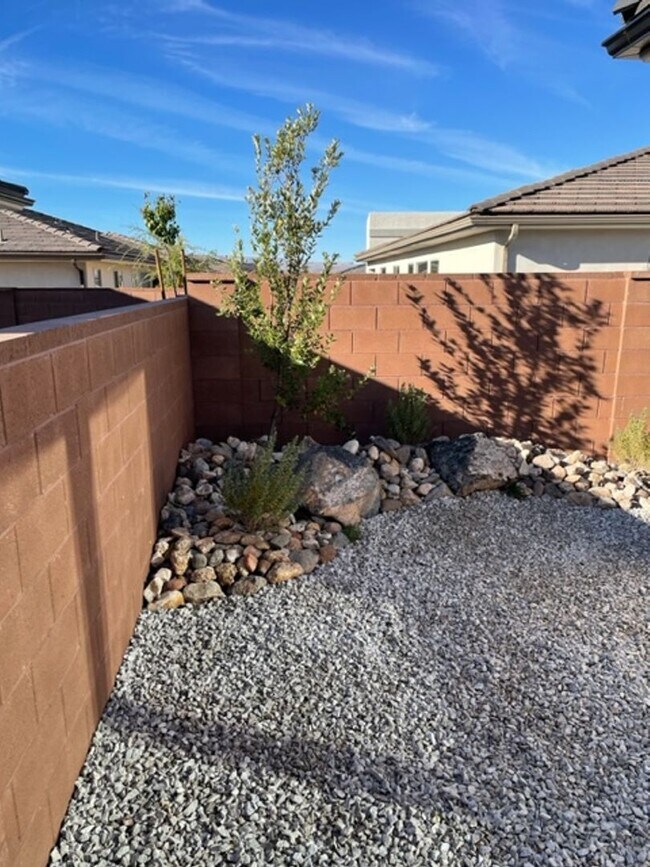Building Photo - 3076 E Lavatera Dr