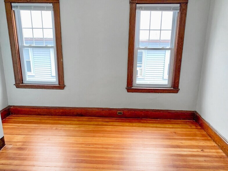 Building Photo - 8 Wyvern St