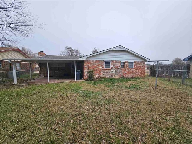 Building Photo - 5418 NW Cottonwood Dr