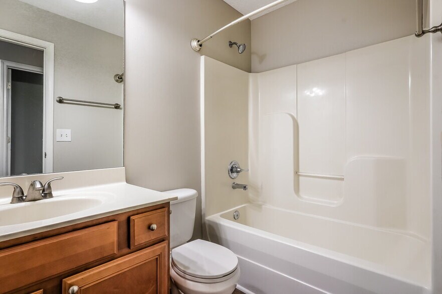 Building Photo - 712 Holland Ridge Dr