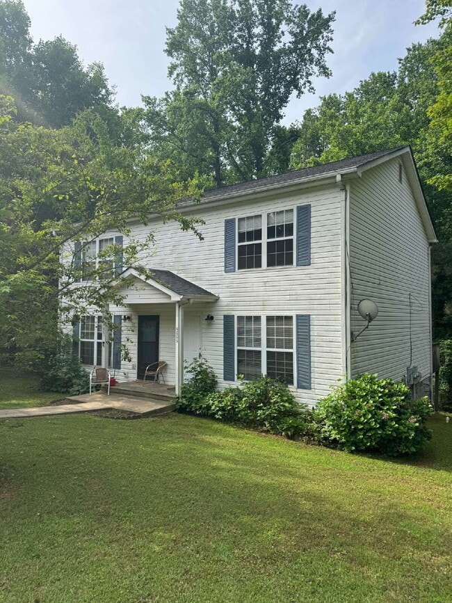 Building Photo - Spacious duplex available in Flowery Branch