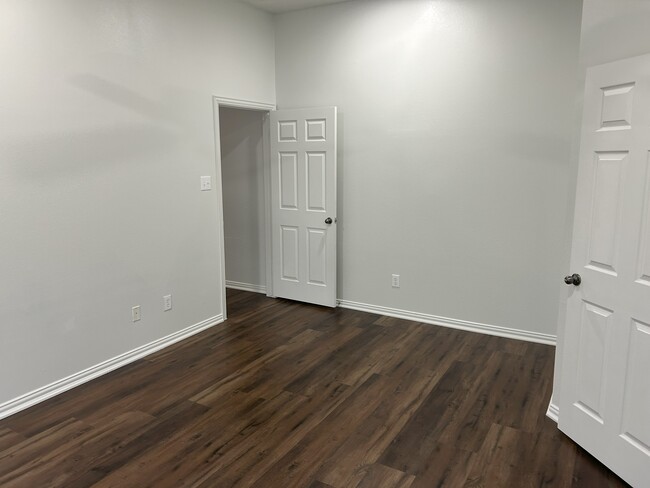 Building Photo - 3110 Keithwood Dr