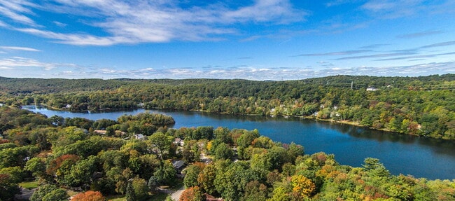 Building Photo - Beautiful home includes membership to highly sought after Shongum Lake!!!